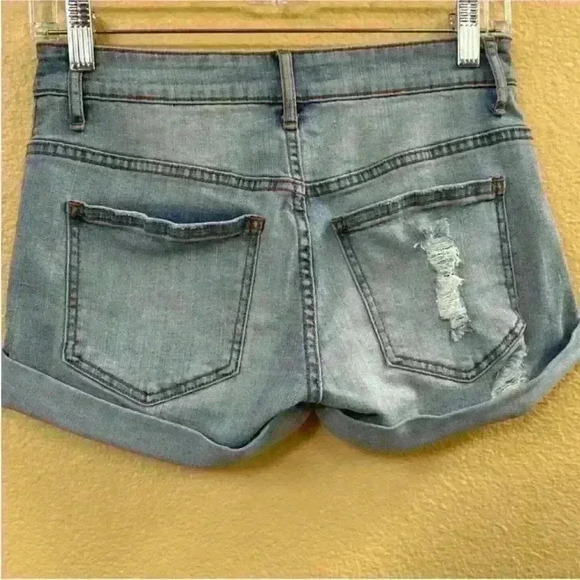 Band Of Gypsies “Allie Boyfriend" Distressed Jean
Shorts Size 24 - Picture 3 of 7